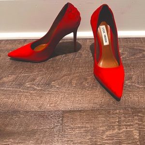 RED POINTED TOE HEELS